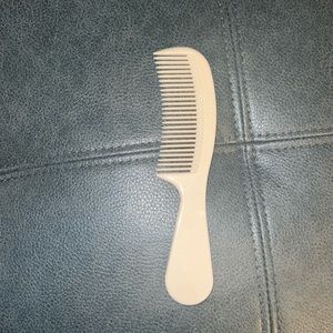 Estée Lauder White Travel/Purse Comb